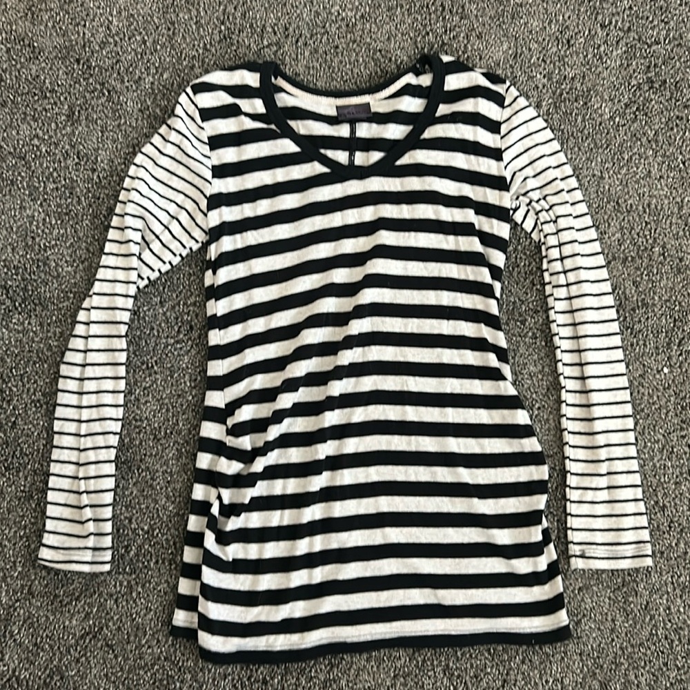 Quarter sleeve maternity shirt